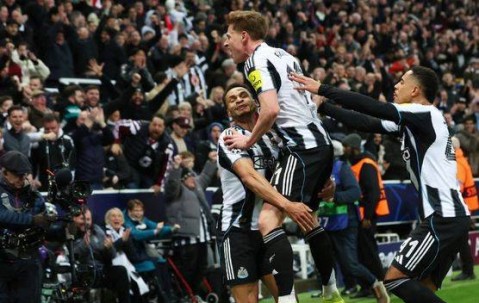 全场仅 5 脚传球！纽卡最大罪人被巴萨打爆，靠队友救命才没输