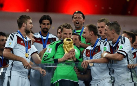 意大利出局最大输家！欧冠门神沦为‘世界杯绝缘体’，球迷：他比布冯还惨！